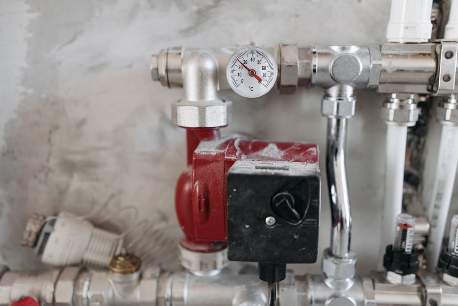 Mantenimiento del Termo Eléctrico en Alicante: Cuándo Cambiar el Ánodo de Magnesio